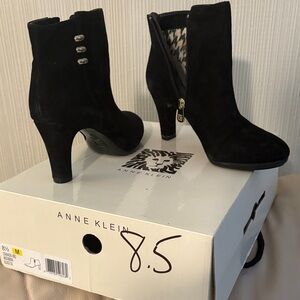 Anne Klein Black Heeled Boots